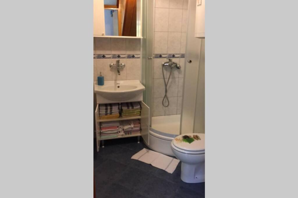 Appartement Apartman Knezovic à Stari Grad  Extérieur photo