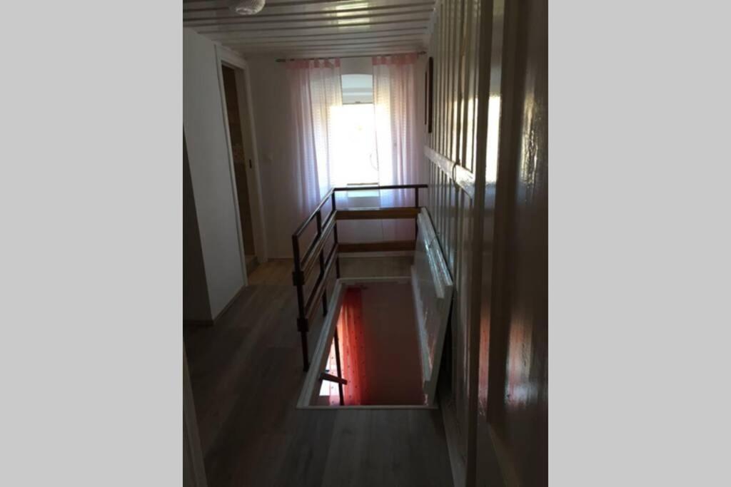 Appartement Apartman Knezovic à Stari Grad  Extérieur photo